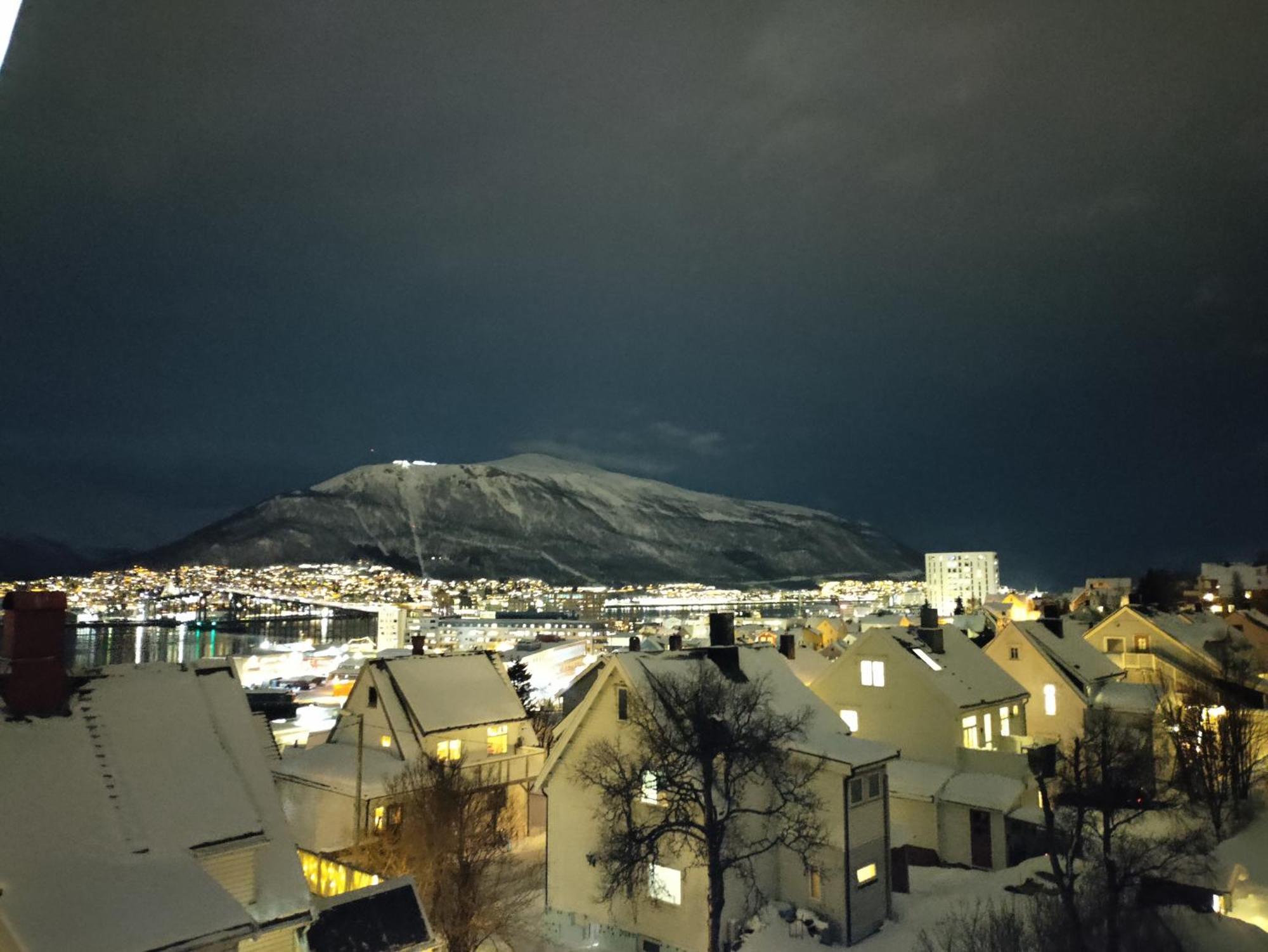 Central Apartament (Adults Only) Tromso Bagian luar foto