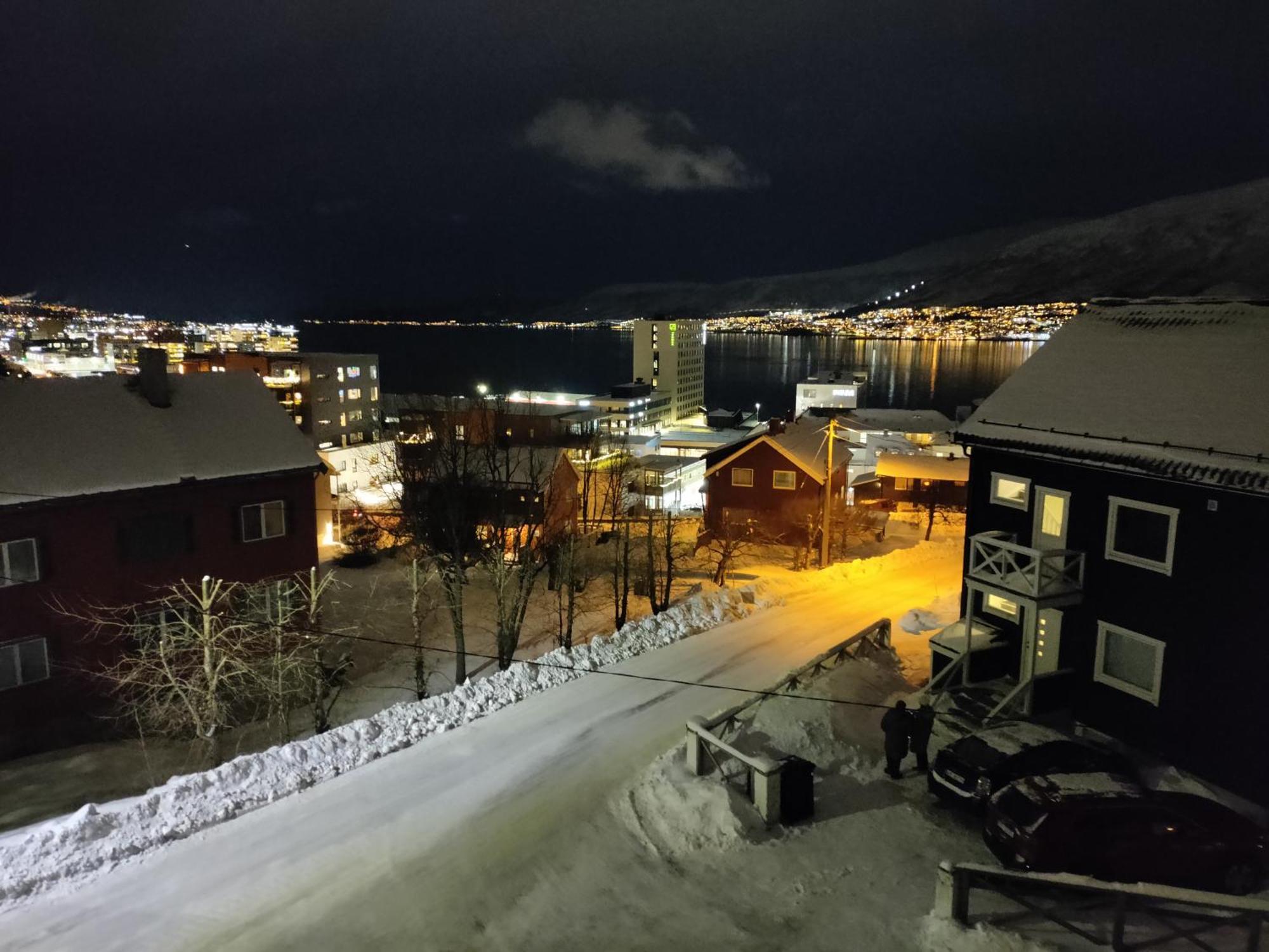 Central Apartament (Adults Only) Tromso Bagian luar foto
